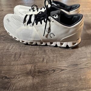 On Cloud X, size 6.5